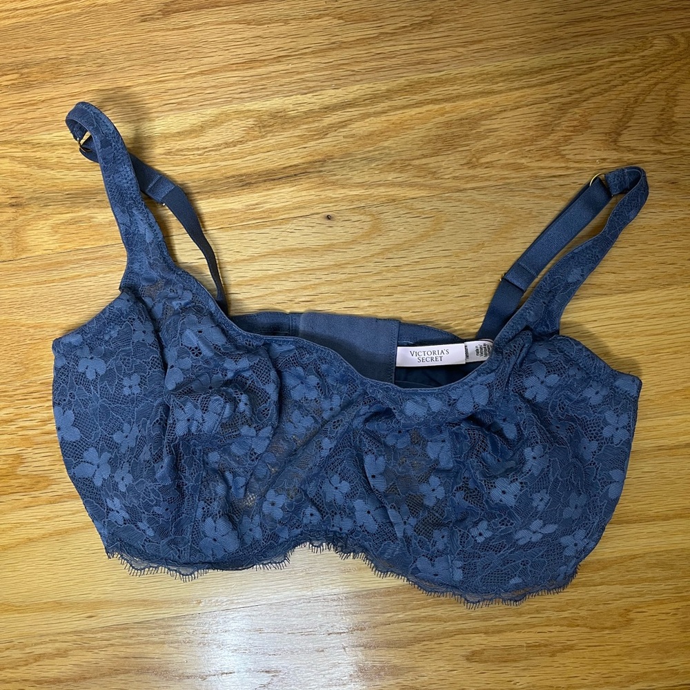 Victoria's Secret Blue Lace Underwire Bra